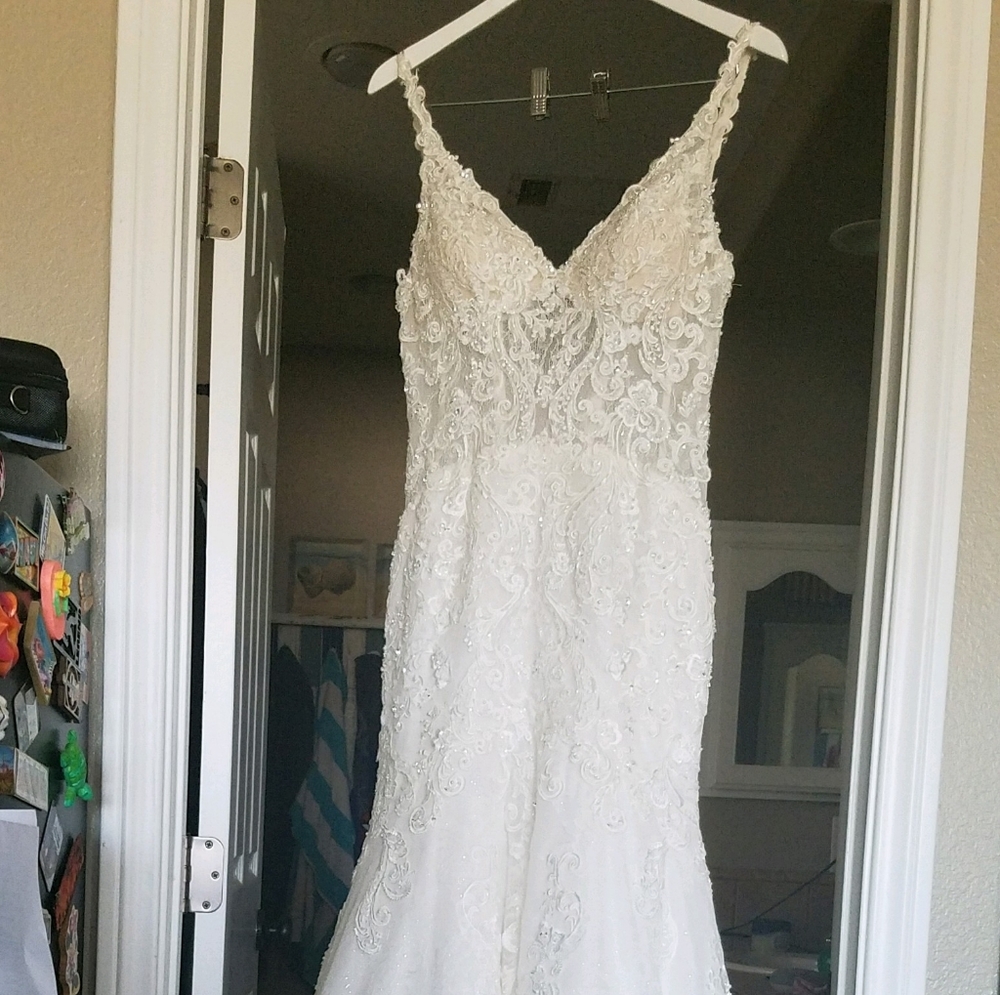 WEDDING GOWN NWT
